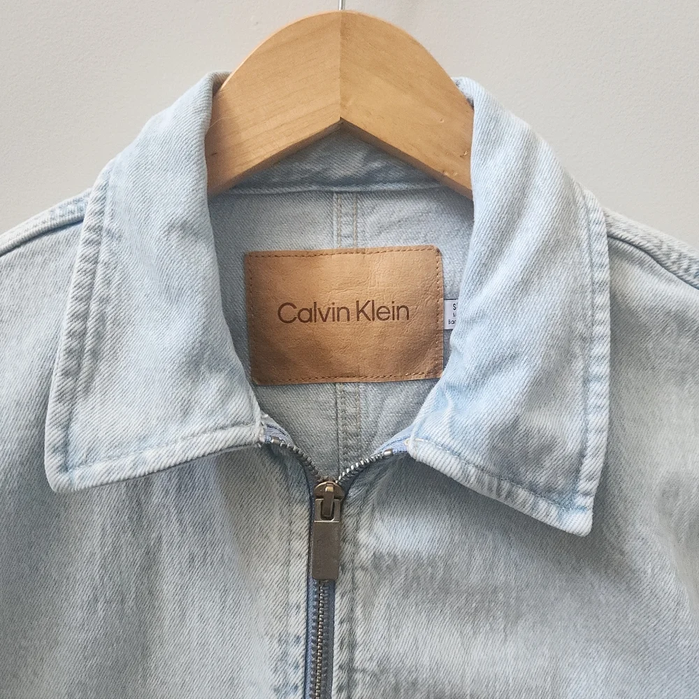 Calvin Klein Cropped Denim Jacket Size Small Light Wash - Picture 5 of 8